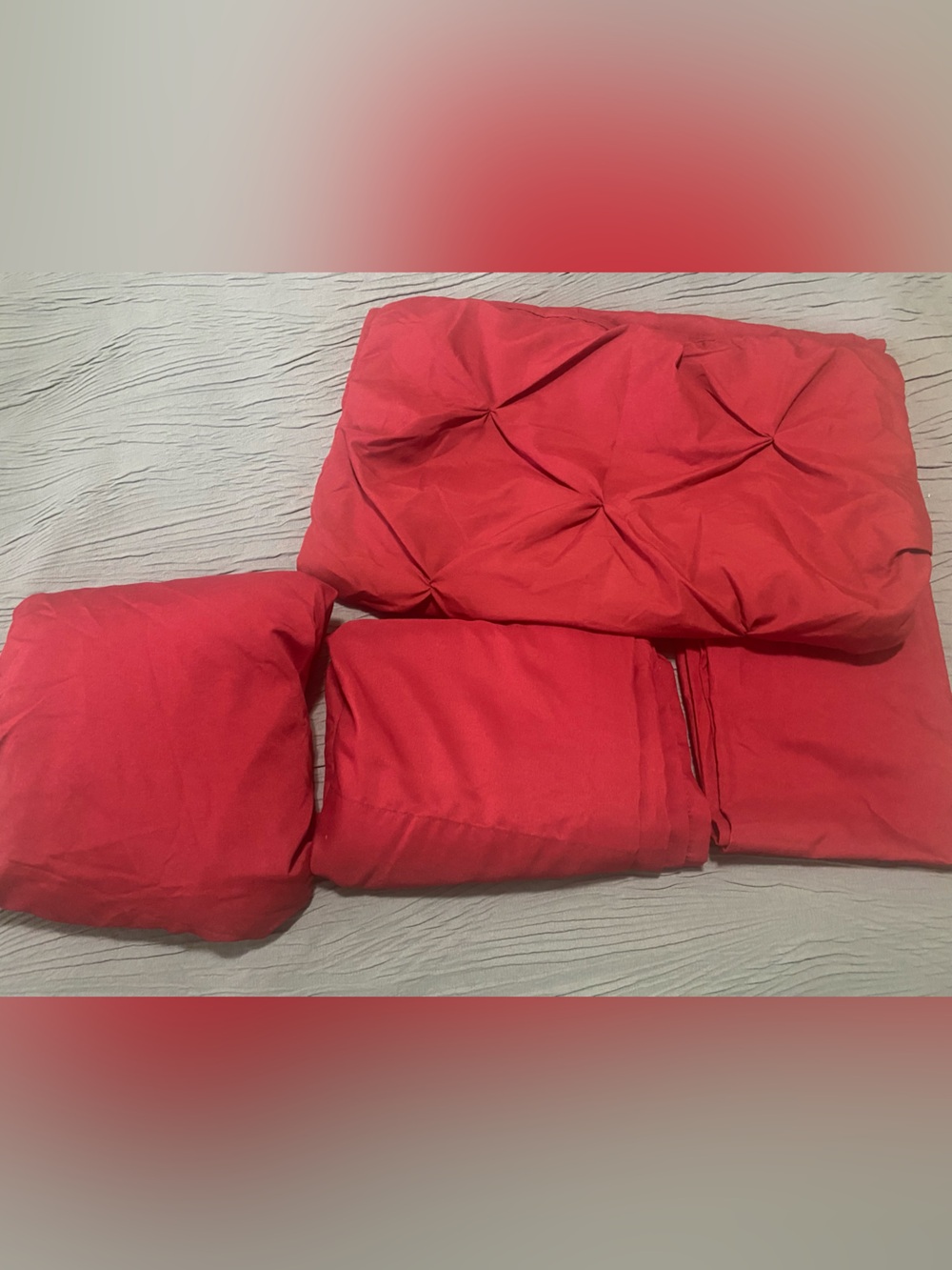 Plush Red Comforter Set for Cozy Bedrooms
